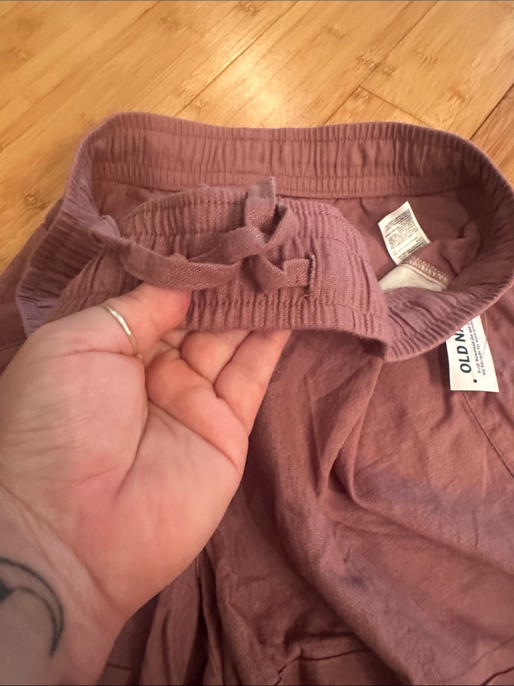 Old Navy Mauve Pull-On Linen Blend Shorts - Picture 4 of 5